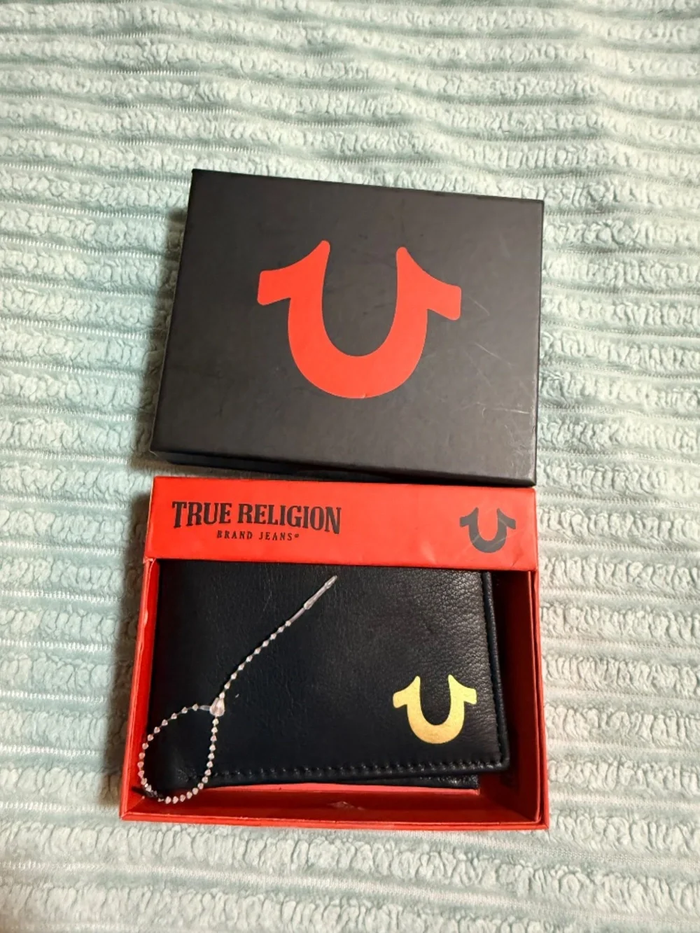 True Religion Mercy Men's Leather Bifold Wallet Black Gold Horseshoe w/ Box